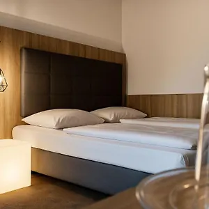 Plaza & Living Frankfurt Otel